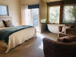 Hepburn hideaway studio